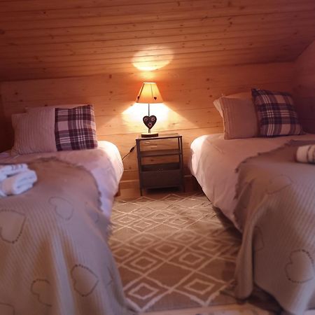 Charming Family Chalet For 8 People, With Private Hot Tub Les Clefs Екстериор снимка