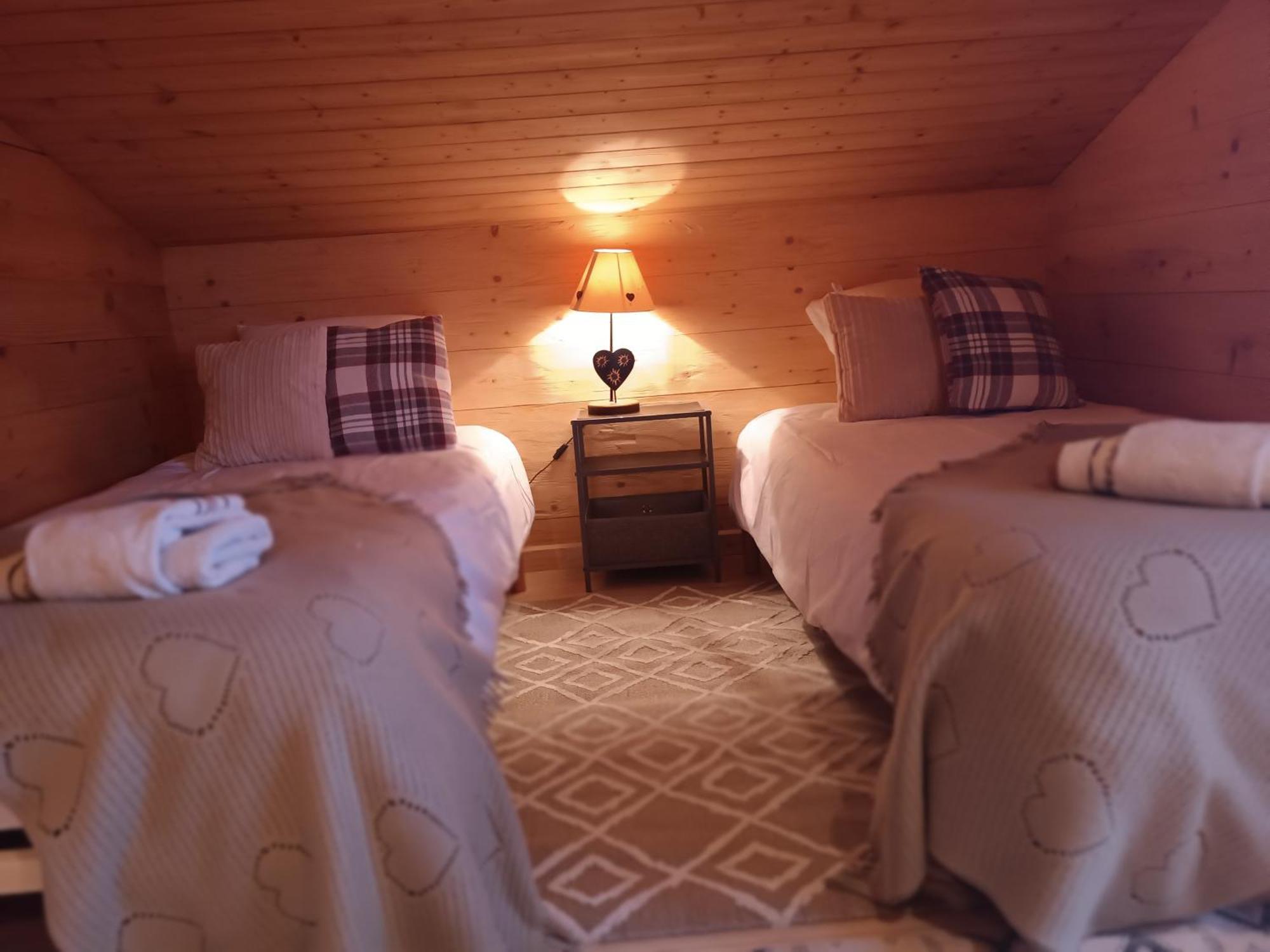 Charming Family Chalet For 8 People, With Private Hot Tub Les Clefs Екстериор снимка