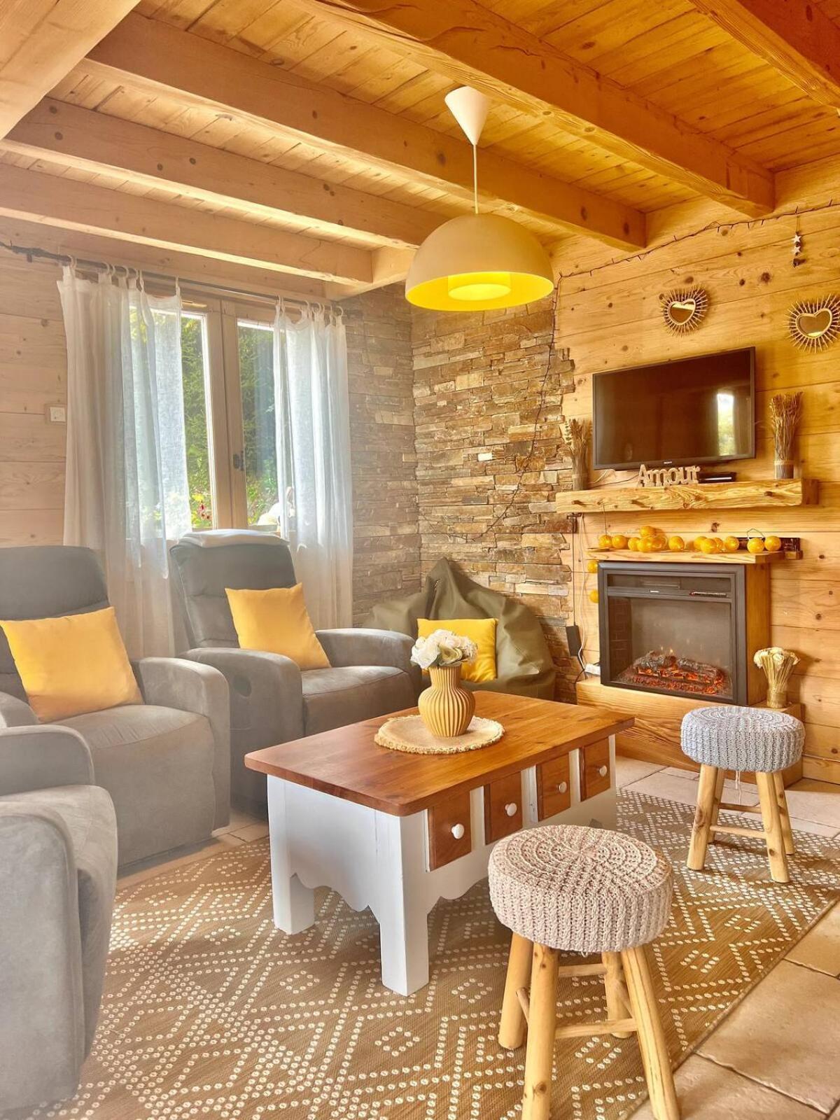 Charming Family Chalet For 8 People, With Private Hot Tub Les Clefs Екстериор снимка
