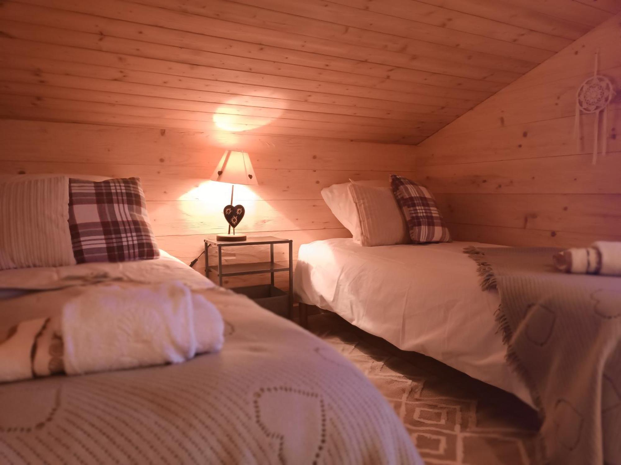 Charming Family Chalet For 8 People, With Private Hot Tub Les Clefs Екстериор снимка