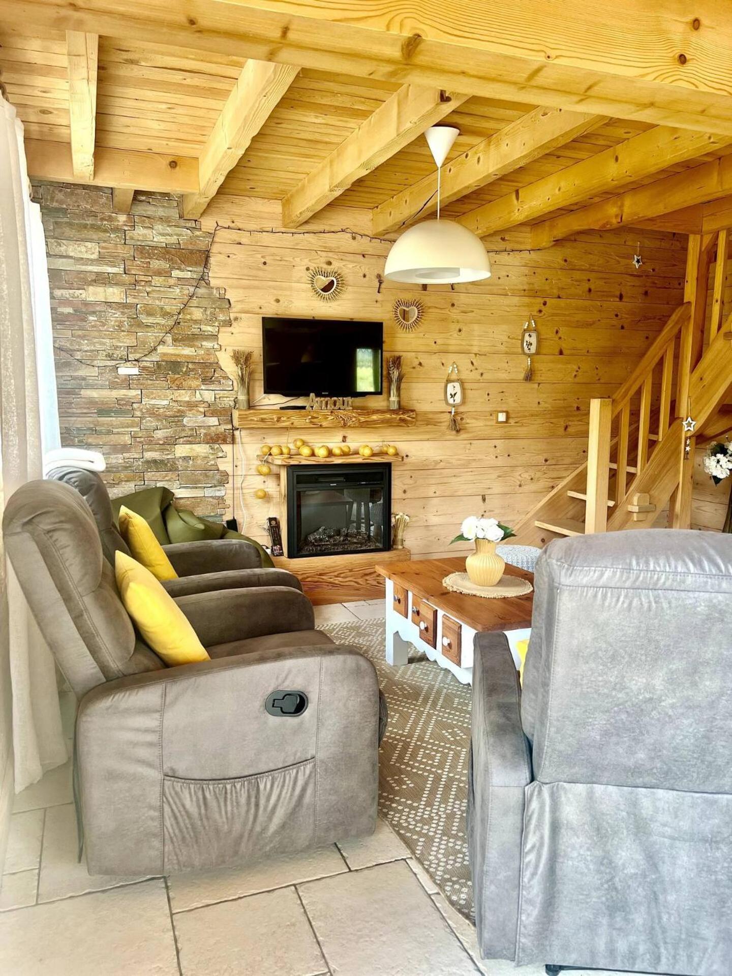 Charming Family Chalet For 8 People, With Private Hot Tub Les Clefs Екстериор снимка