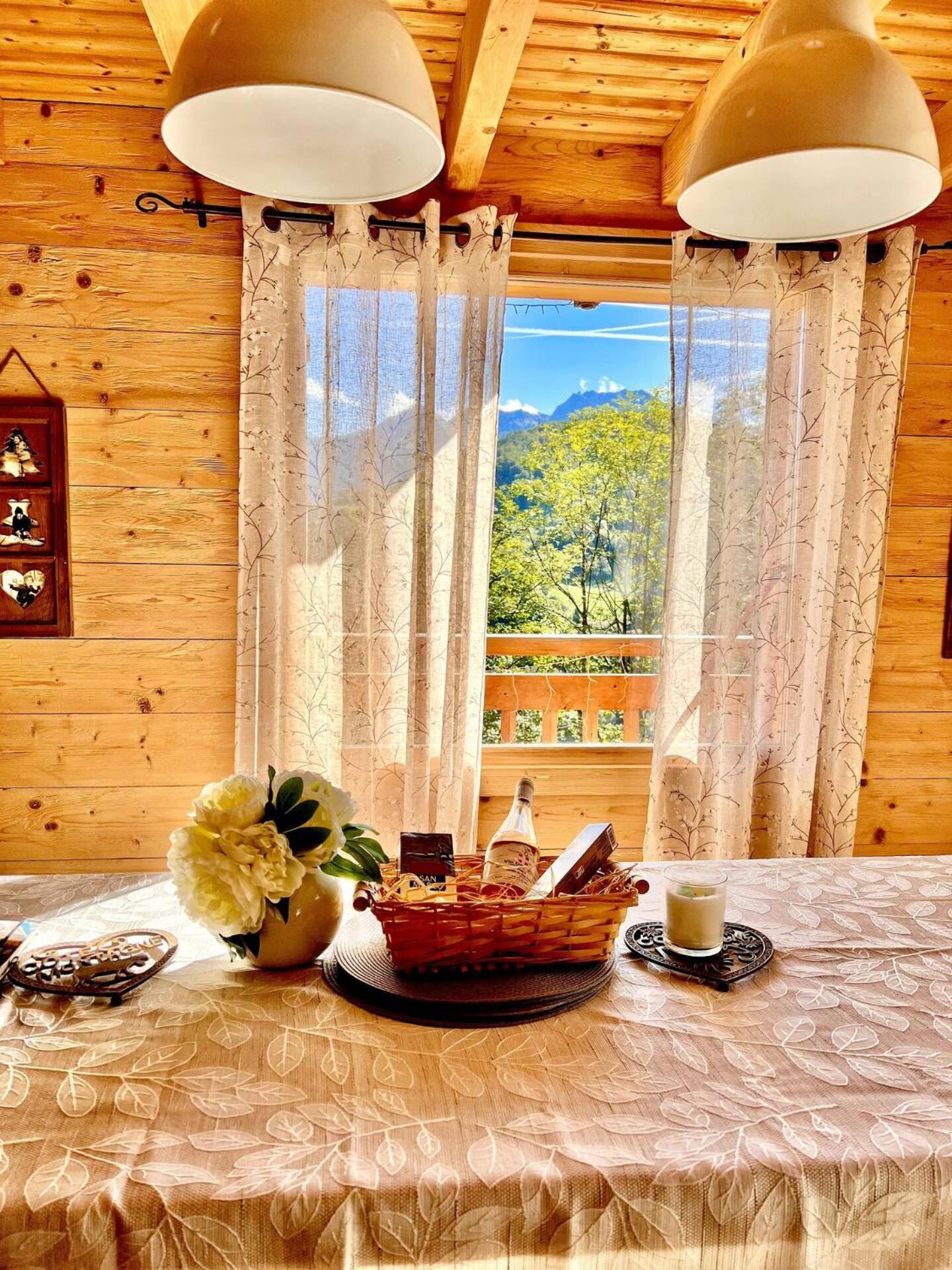 Charming Family Chalet For 8 People, With Private Hot Tub Les Clefs Екстериор снимка