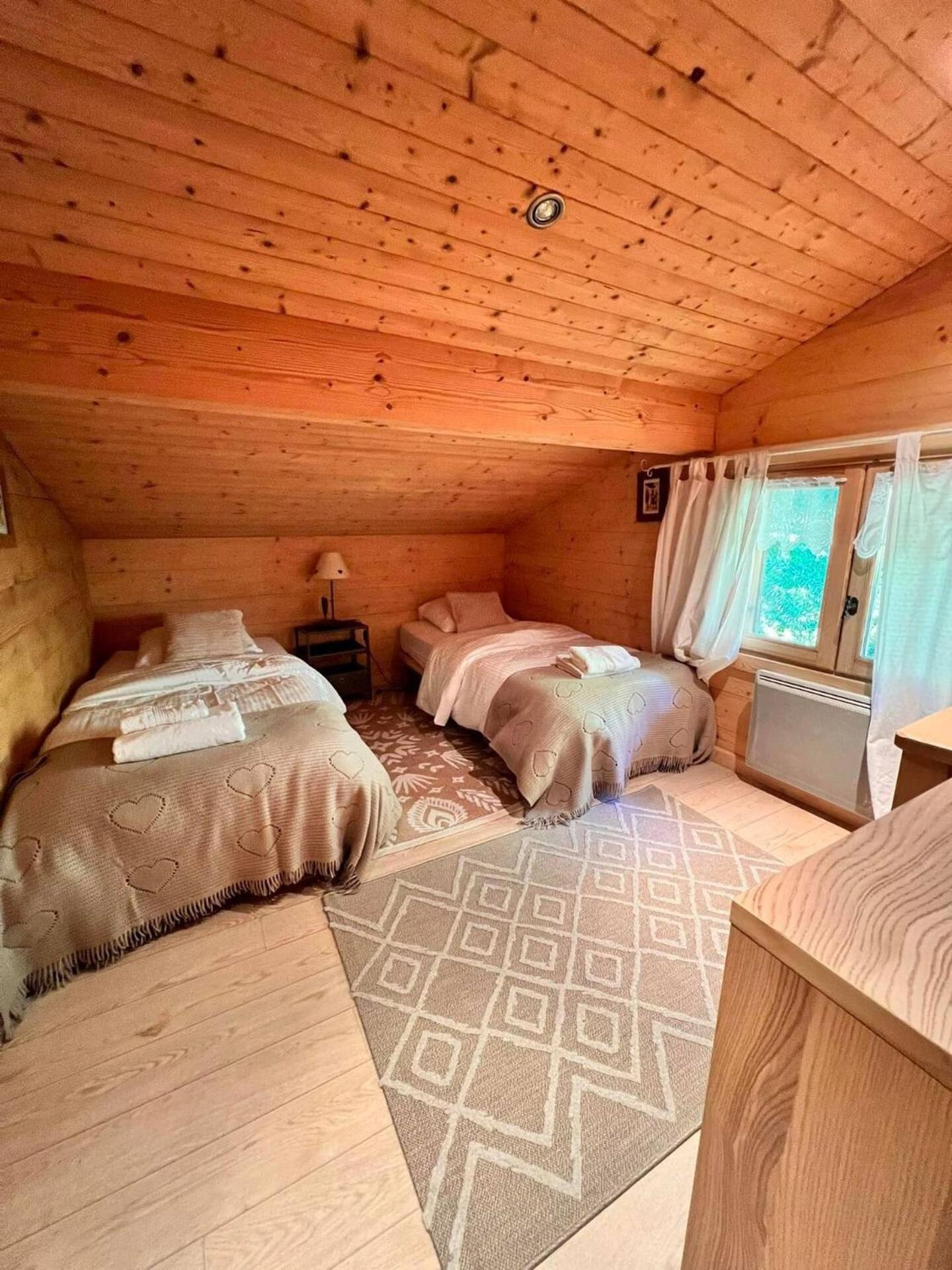 Charming Family Chalet For 8 People, With Private Hot Tub Les Clefs Екстериор снимка