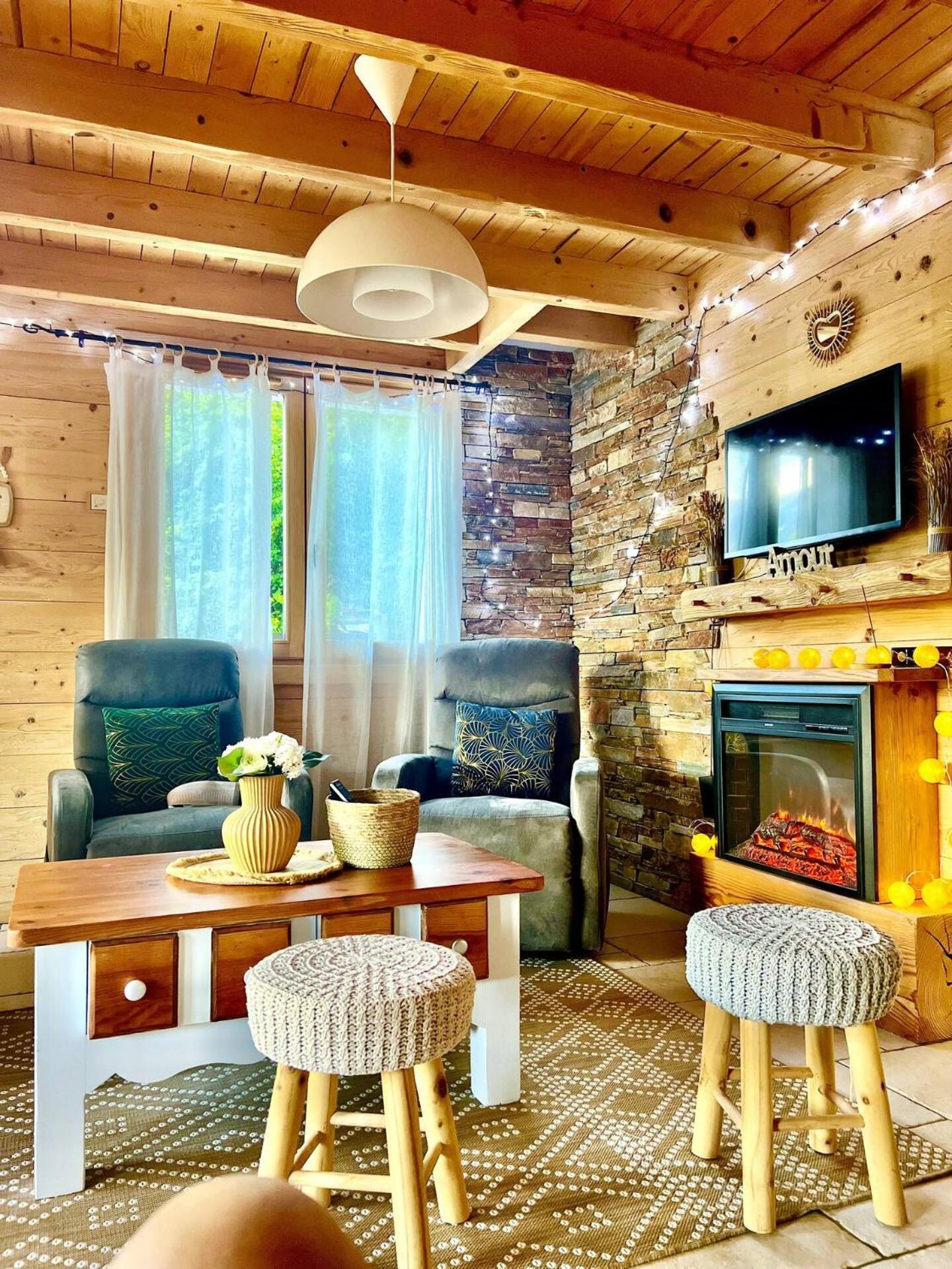Charming Family Chalet For 8 People, With Private Hot Tub Les Clefs Екстериор снимка