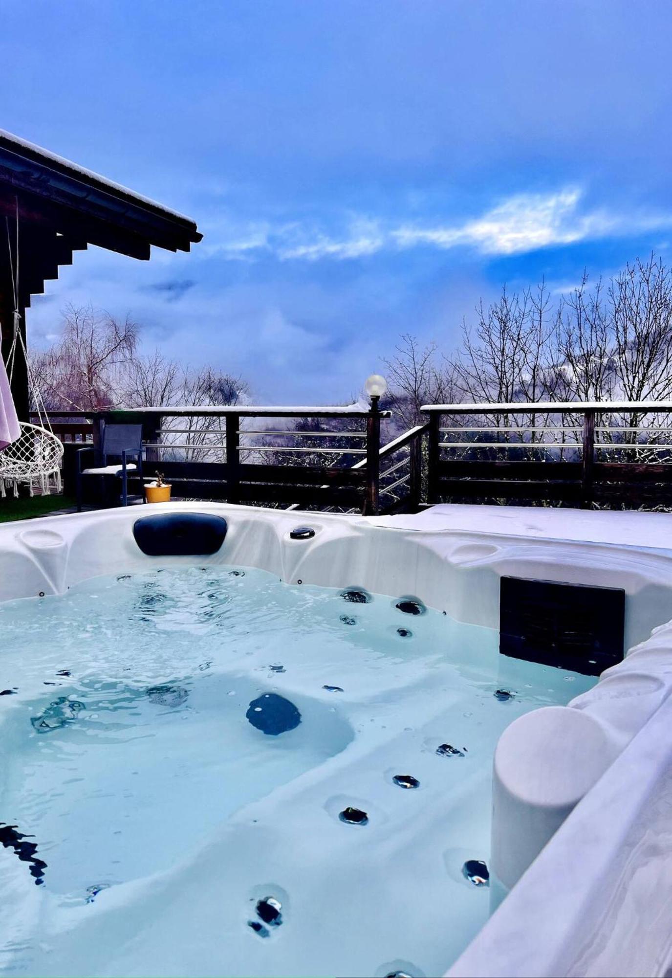 Charming Family Chalet For 8 People, With Private Hot Tub Les Clefs Екстериор снимка
